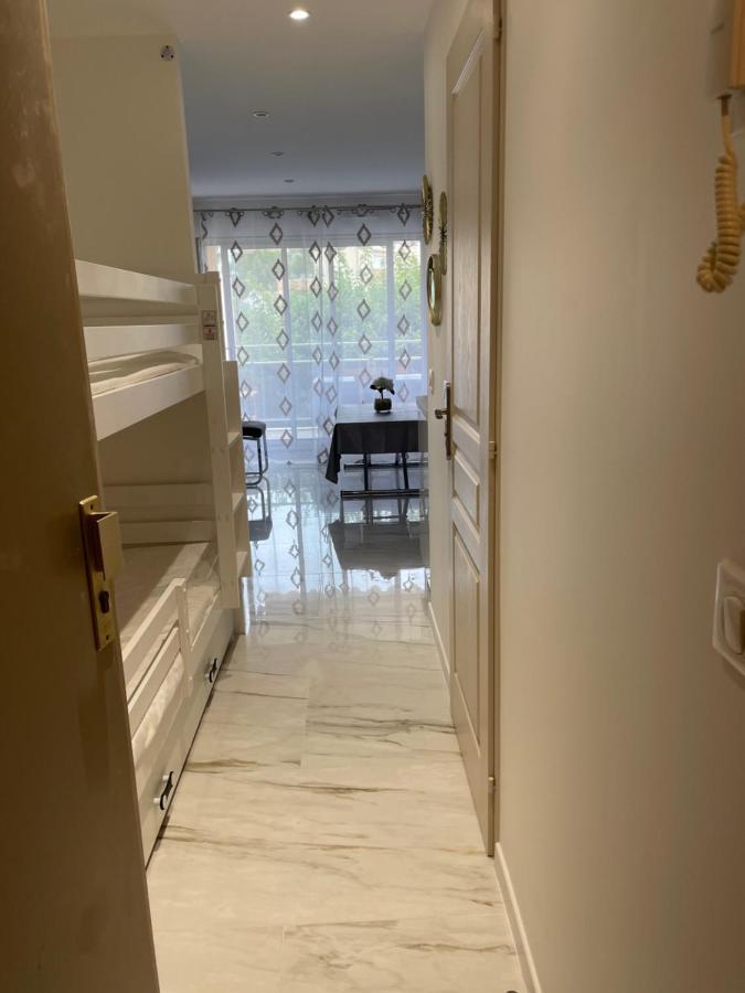 Les Coriandre Apartment Кавалере-сюр-Мер Екстериор снимка